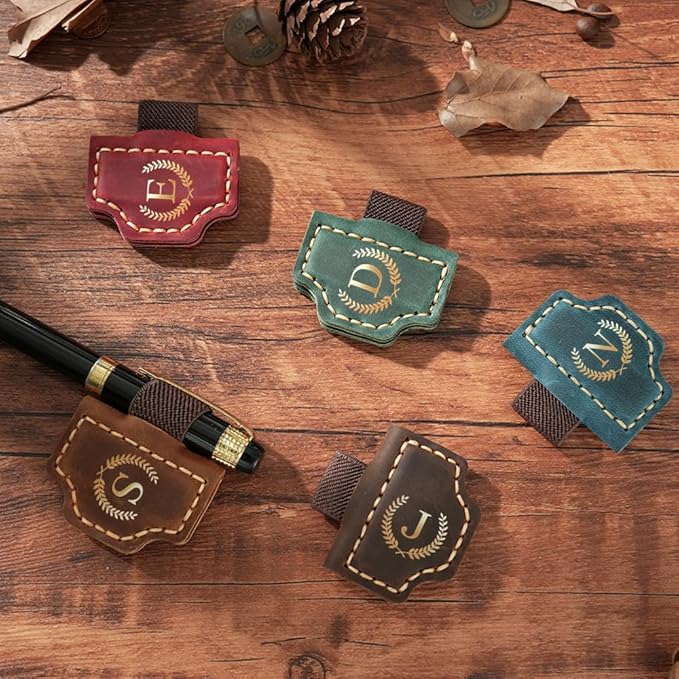 Personalized Mark Bookmark with Pen Holder, Leather Magnetic Book Marker 26 Letters,Custom Initials Page Marks, Gifts for Book Lovers Readers Men Women (Pink, B)