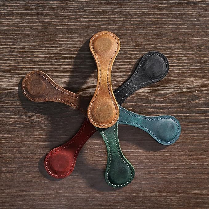 Personalized Magnetic Leather Bookmark, 26 Letters Custom Leather Bookmarks, Handmade, Leather Magnetic Bookmark for Book Lovers Readers Women Kid(Black，W）